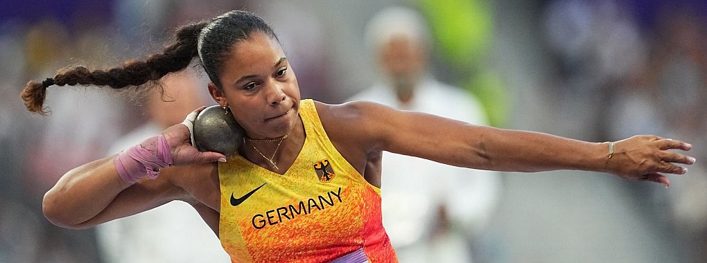 Die deutsche Leichtathletik um Kugelstoß-Olympiasiegerin Yemisi Ogunleye soll für das kommende Jahr deutlich weniger Geld vom Bund bekommen. - © Michael Kappeler/dpa