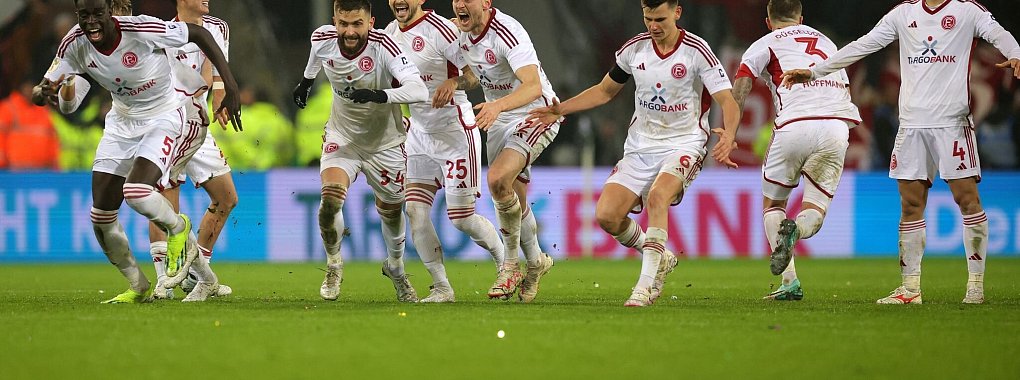 D&uuml;sseldorfs Spieler jubeln nach dem entscheidenden Elfmeter. - &copy; Christian Charisius/dpa