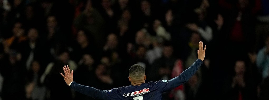 Im Duell mit dem FC Barcelona hofft PSG wieder auf Mbapp&eacute;s Tore. - &copy; Thibault Camus/AP/dpa