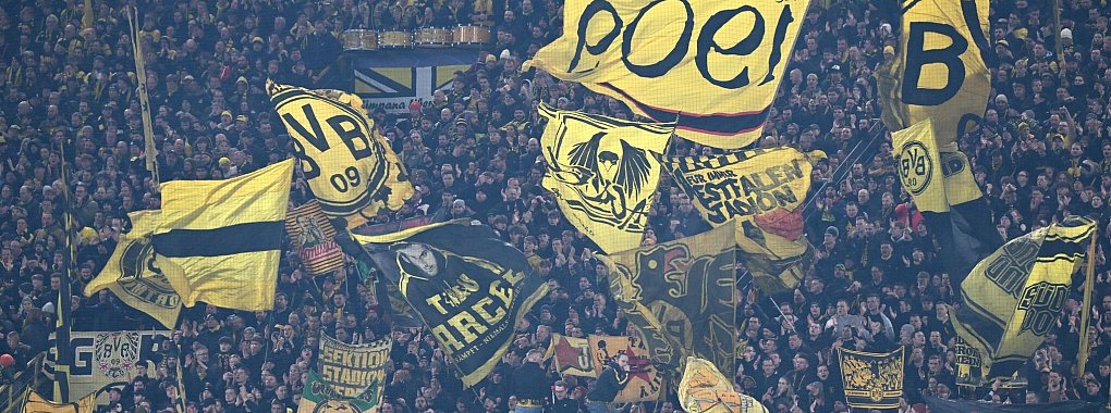 Die BVB-Fans feiern den Achtelfinal-Einzug - © Federico Gambarini/dpa