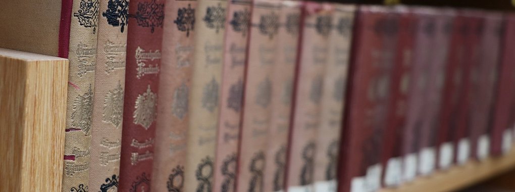 Die B&auml;nde des Deutschen Geschlechterbuches sind f&uuml;r Familienforscher wie Wolfgang Bechtel aus Detmold Gold wert. Der Band 72 enth&auml;lt zahlreiche Personendaten von Lippern. - &copy; Yvonne Glandien