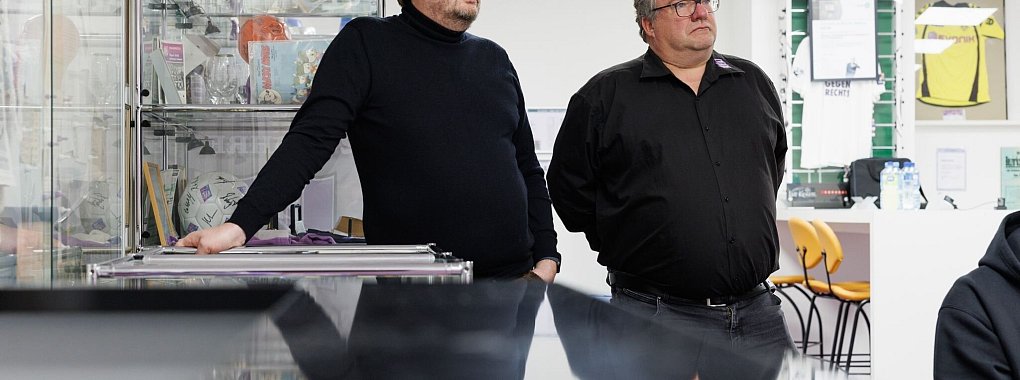 Osnabrücks Geschäftsführer Michael Welling (l) und Präsident Holger Elixmann. - © Friso Gentsch/dpa