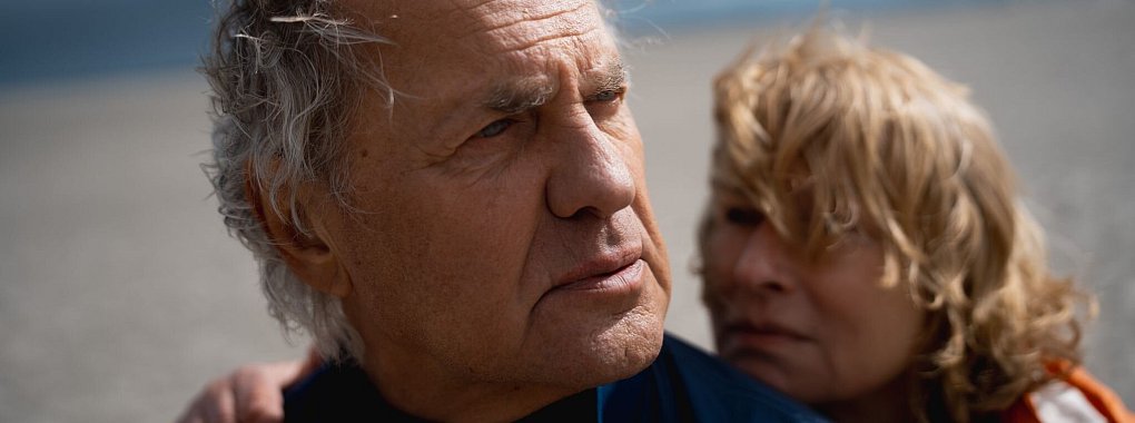 Uwe Ochsenknecht als Edgar und Corinna Harfouch als seine Ex-Frau Eva in einer Szene des Films &laquo;Die Ironie des Lebens&raquo; - &copy; -/Warner Bros. Entertainment GmbH/dpa