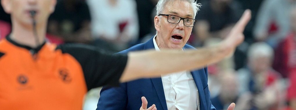 Für Trainer Gordon Herbert gab es mit den Bayern in Belgrad nichts zu holen. - © Peter Kneffel/dpa