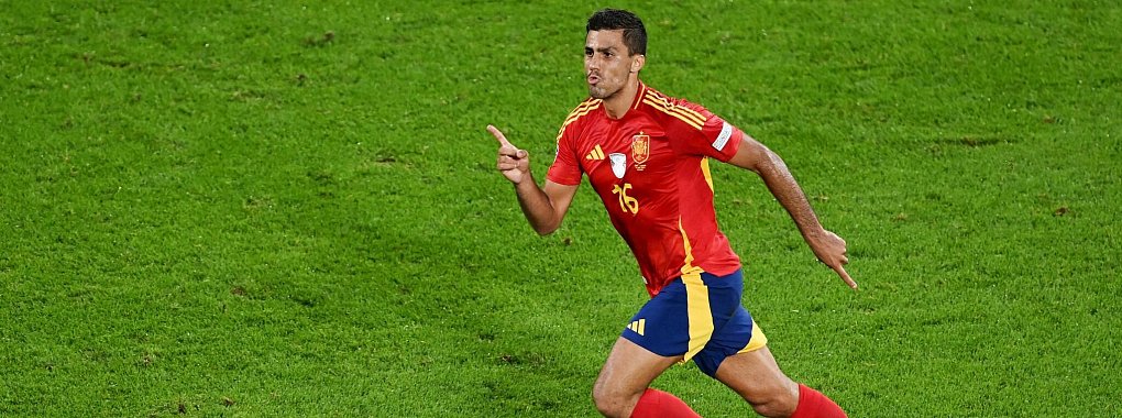 Rodri ist die zentrale Figur in Spaniens EM-Team - und schie&szlig;t auch wichtige Tore. - &copy; David Inderlied/dpa