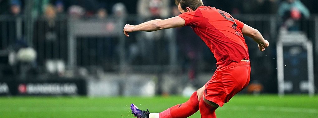Harry Kane verwandelt Elfmeter Nummer 28 zum 1:0 gegen Bremen. - © Sven Hoppe/dpa