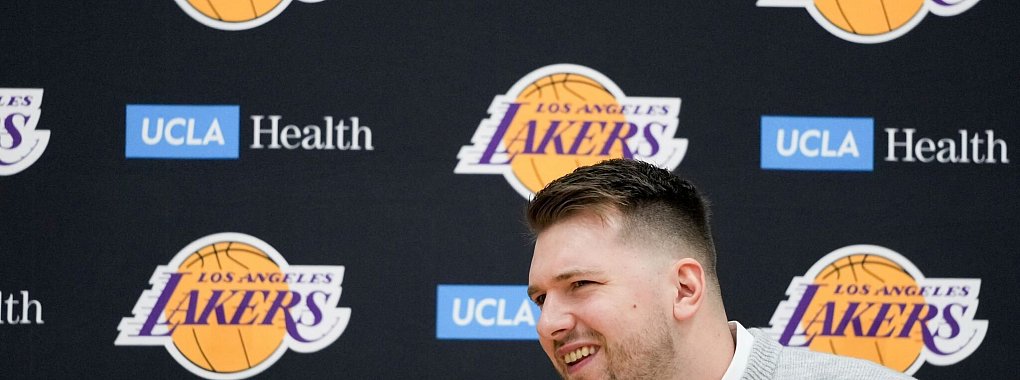 Luka Doncic wird bei seinem neuen Club vorgestellt. - © Jae C. Hong/AP/dpa