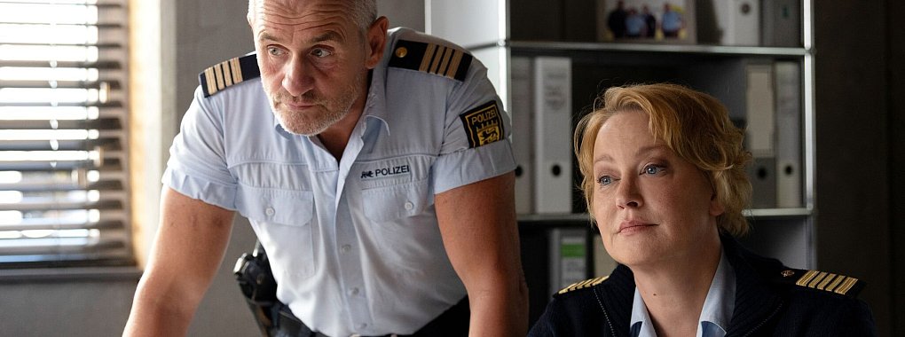 Paul Schott (Tim Wilde) und Nele Fehrenbach (Floriane Daniel) haben neue Fälle zu lösen. - © Laurent Trümper/ARD/dpa