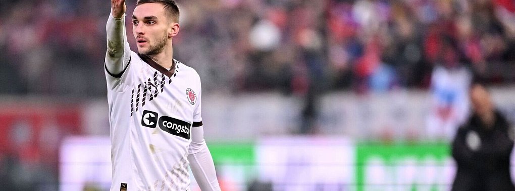 Hat sich beim Spiel gegen Freiburg schwerer verletzt: St. Paulis Neuzugang James Sands. - © Harry Langer/dpa