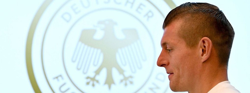 Toni Kroos bei der Pressekonferenz in Herzogenaurach. - &copy; Federico Gambarini/dpa