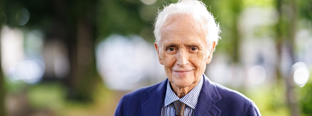 José Carreras lädt am 12. Dezember wieder zu einer Gala, um mit vielen prominenten Gästen Spenden für seine Leukämie-Stiftung zu sammeln. - © Matthias Balk/dpa