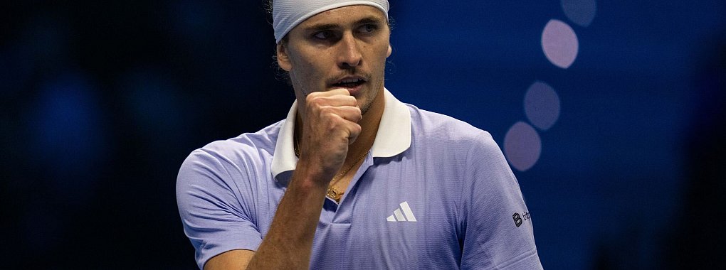 Zweites Spiel, zweiter Sieg: Alexander Zverev bleibt beim Jahresabschlussturnier in Turin erfolgreich. - © Marco Alpozzi/LaPresse via ZUMA Press/dpa