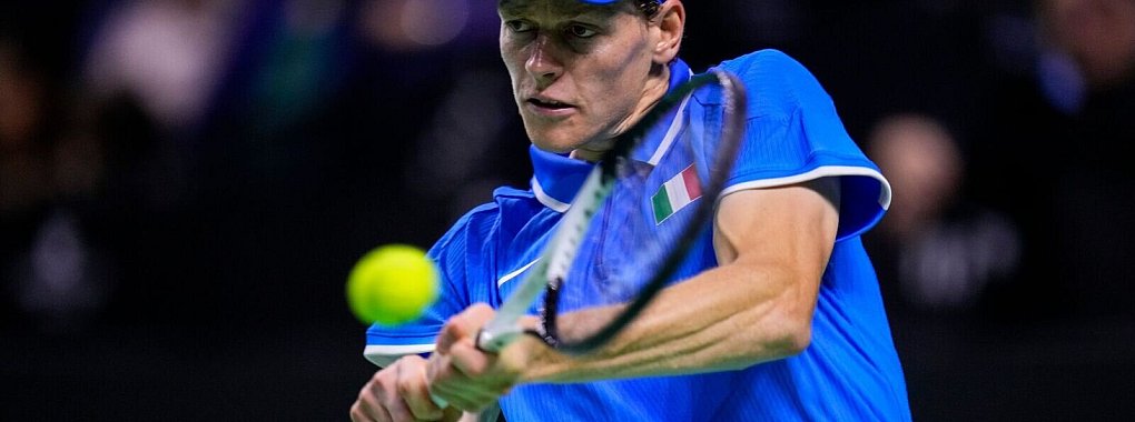 Dank Jannik Sinner steht mit Italien bei den Davis Cup Finals im Halbfinale. - © Manu Fernandez/AP