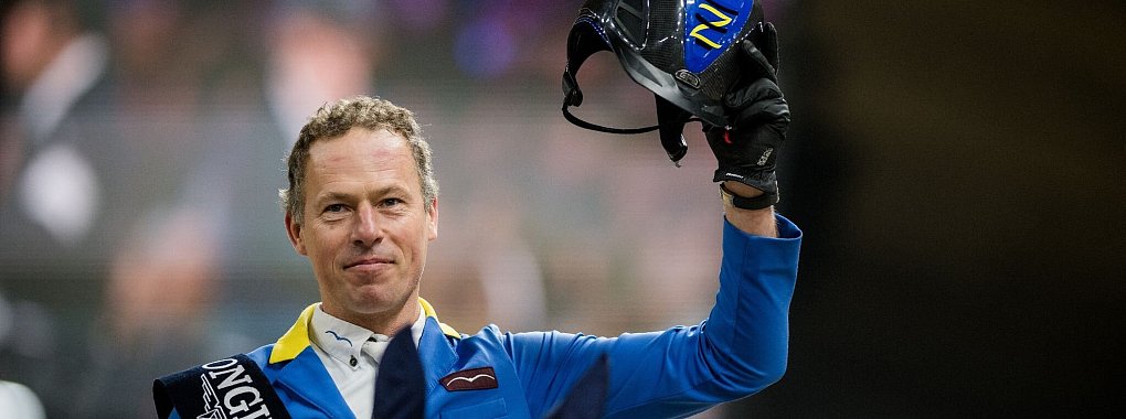 Christian Ahlmann feiert mit Mandato van de Neerheide nach seinem Sieg. - &copy; Jasper Jacobs/Belga/dpa