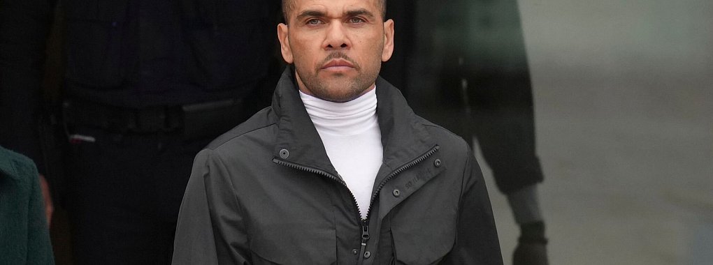Die Anwältin von Dani Alves verlangt nach dem Freispruch eine Entschädigung für seine Haftzeit. - © Emilio Morenatti/AP/dpa
