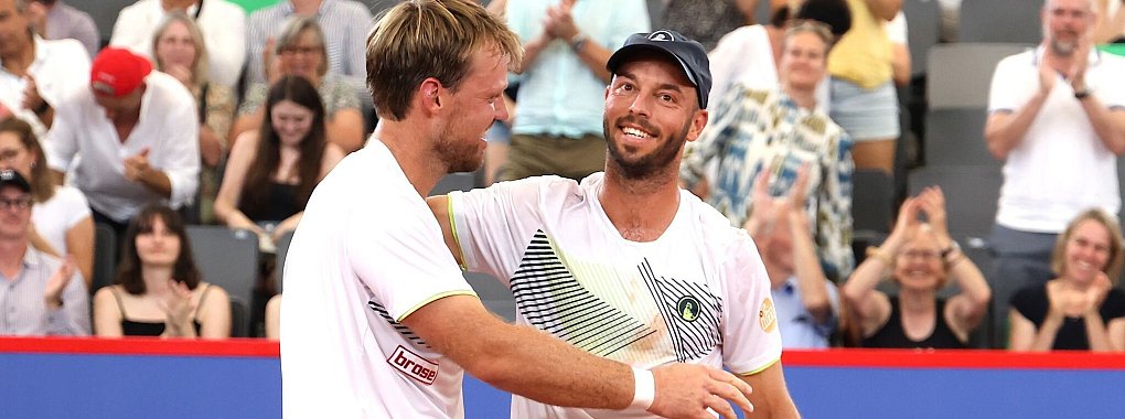 Was erz&auml;hlen sich Kevin Krawietz (l) und Tim P&uuml;tz w&auml;hrend eines Doppel-Matcchess? Das kann man bald h&ouml;ren. - &copy; Frank Molter/dpa