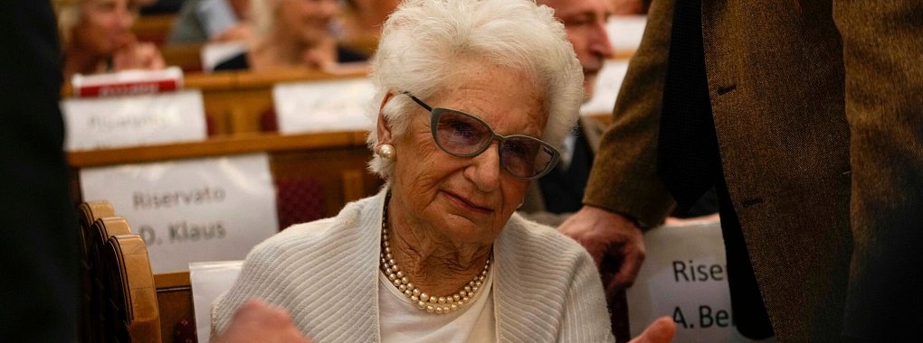 Liliana Segre erhält täglich unzählige antisemitische Hass-Nachrichten. (Archivbild) - © Luca Bruno/AP/dpa