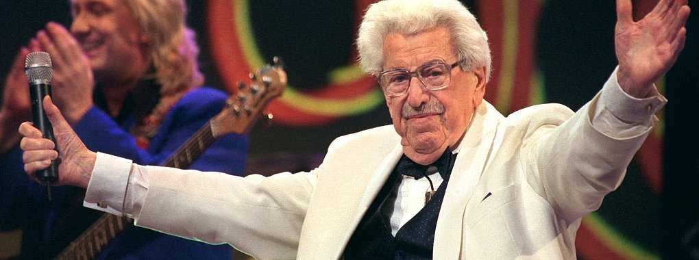Willy Millowitsch an seinem 90. Geburtstag - ein Dreivierteljahr später starb er (Archivbild). - © Achim Scheidemann/dpa