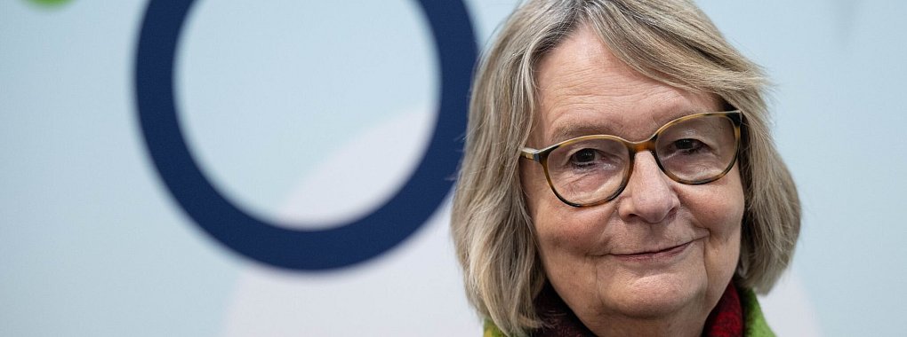 Kirsten Boie hat in ihrem Leben schon zahlreiche Bücher geschrieben - und in fast allen spielen Toleranz und Respekt eine große Rolle. (Archivbild) - © Hendrik Schmidt/dpa