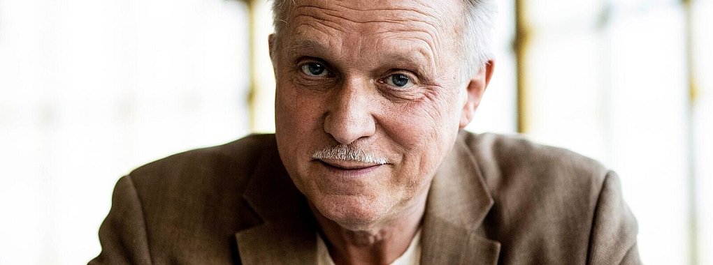 Ulrich Tukur hatte eine witzige Oma. (Archivbild) - © Carsten Koall/dpa