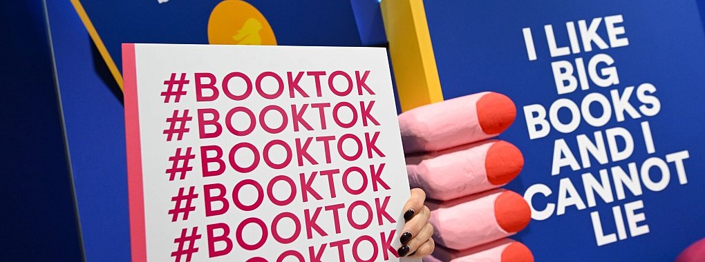 Tiktok hat in sechs Kategorien die deutschen Tiktok Book Awards verliehen. (Archivbild) - © Arne Dedert/dpa
