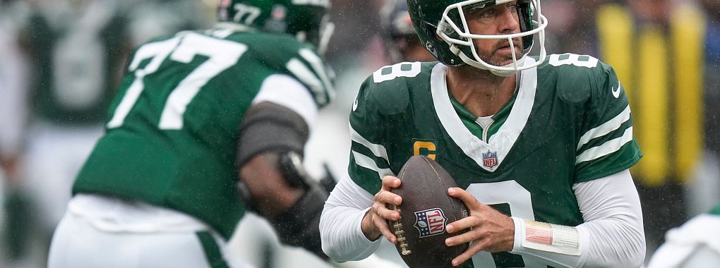 Die New York Jets von Quarterback Rodgers haben sich von Trainer Saleh getrennt. - © Seth Wenig/AP/dpa