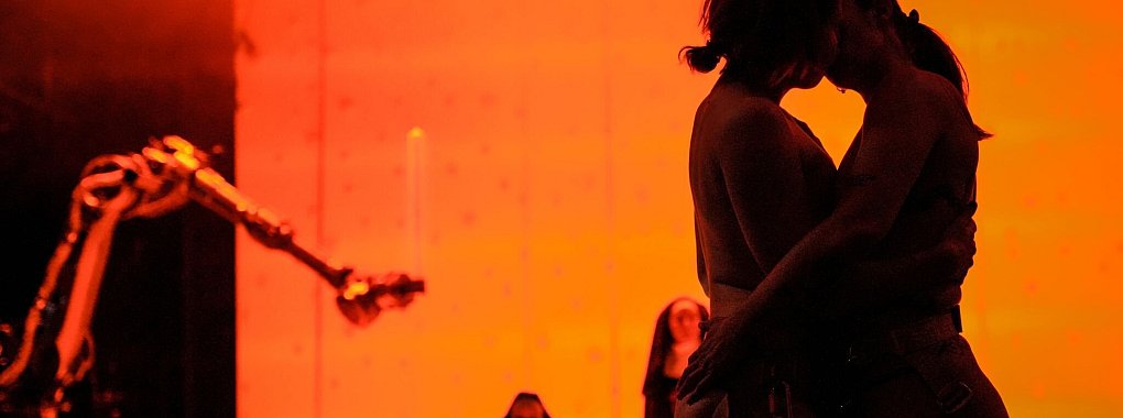 Nach vier ausverkauften Auff&uuml;hrungen in Schwerin wird die internationale Koproduktion &laquo;Sancta&raquo; bei den Wiener Festwochen zu sehen sein. - &copy; Nicole Marianna Wytyczak/dpa