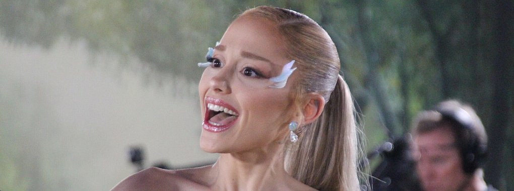 US-Popstar Ariana Grande platziert sich diese Woche auf der Vier der Album-Charts. (Archivfoto) - © Christina Horsten/dpa