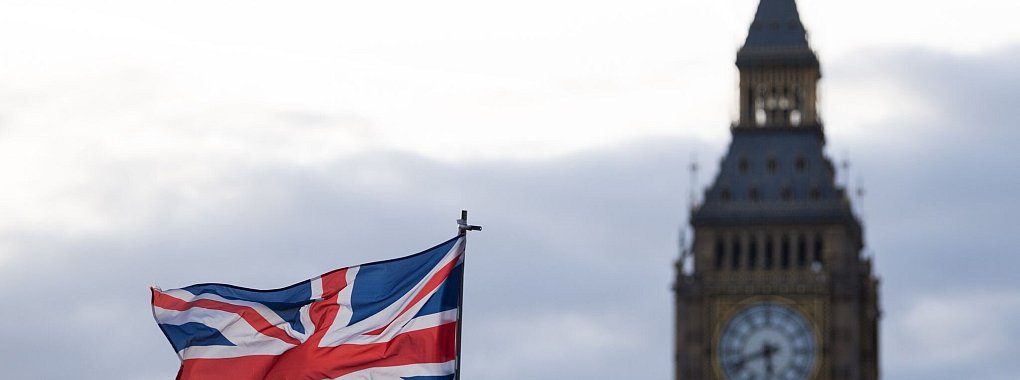 Neue Pflicht für Großbritannien-Reisen: Ohne digitale Genehmigung geht es nicht mehr ins Land. - © Monika Skolimowska/dpa/dpa-tmn