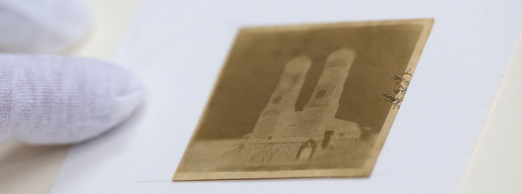 Das vier mal vier Zentimeter gro&szlig;e Foto des Mineralogen Franz von Kobell stammt aus dem Jahr 1837. - &copy; Sven Hoppe/dpa