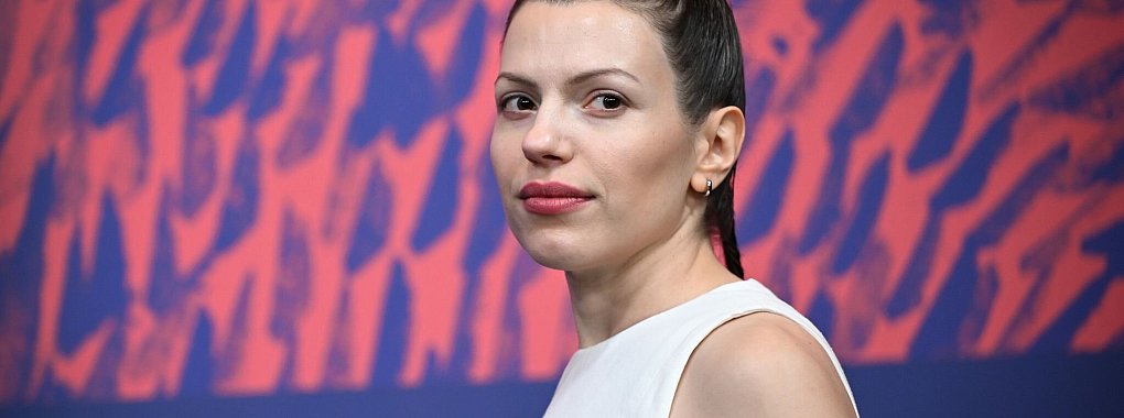 Schauspielerin Anja Plaschg spielt im Film die Hauptrolle (Archivbild). - © Soeren Stache/dpa