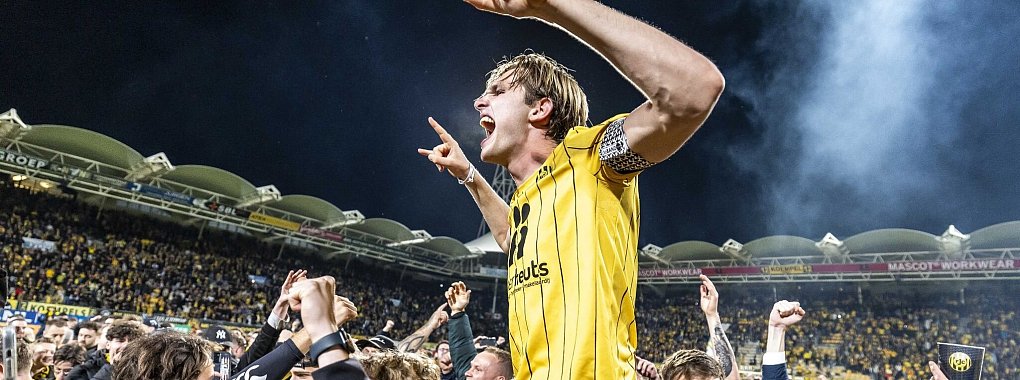 Die Spieler von Roda JC Kerkrade jubelten zu fr&uuml;h mit den Fans. - &copy; Marcel Van Hoorn/ANP/dpa