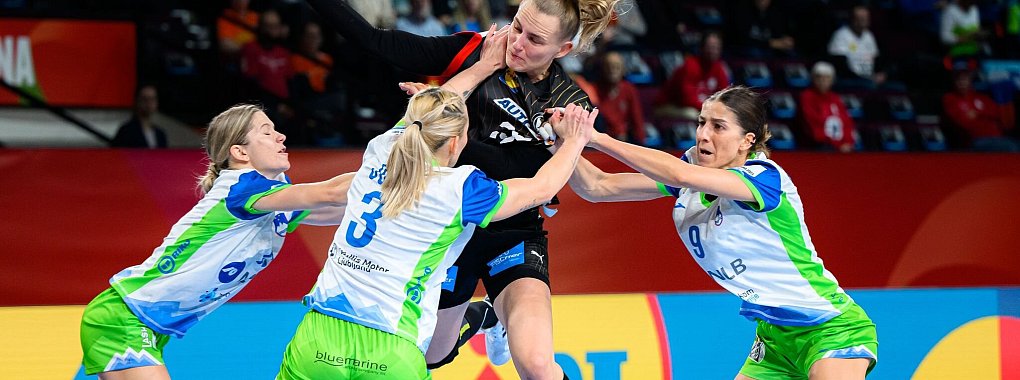 Die deutschen Handballerinnen um Annika Lott haben zum EM-Abschluss einen klaren Sieg gegen Slowenien gefeiert. - © Marco Wolf/dpa