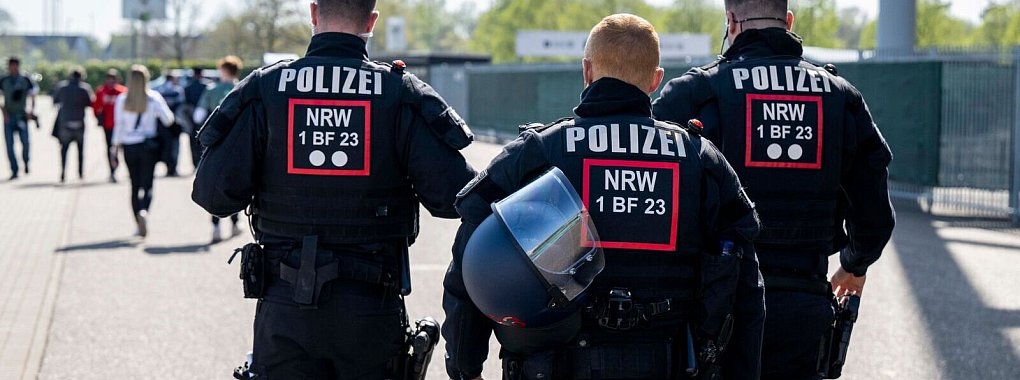 Am Freitagabend kam es zu Ausschreitungen zwischen Fans vom 1. FC K&ouml;ln und Borussia M&ouml;nchengladbach. - &copy; David Inderlied/dpa