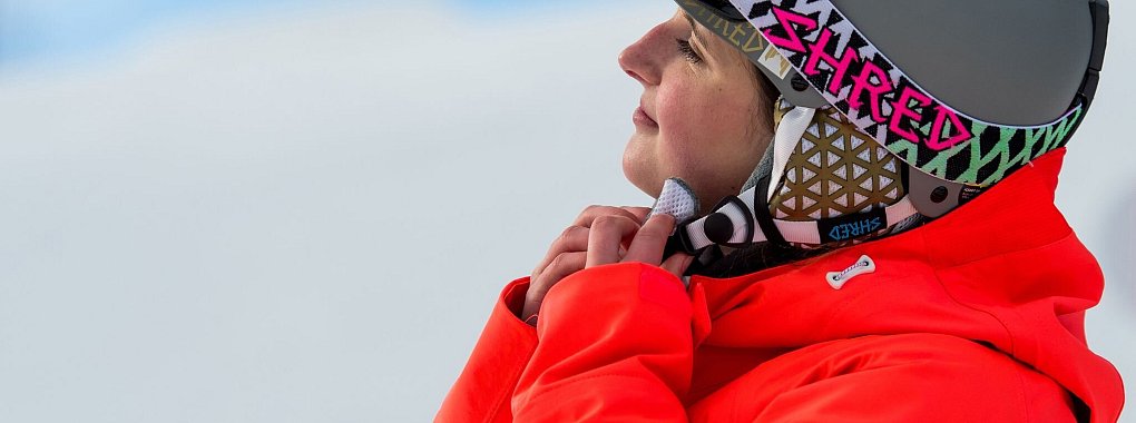 Lieber nicht ohne: Skihelme verringern das Risiko von Kopfverletzungen beim Skifahren erheblich. - © Benjamin Nolte/dpa-tmn