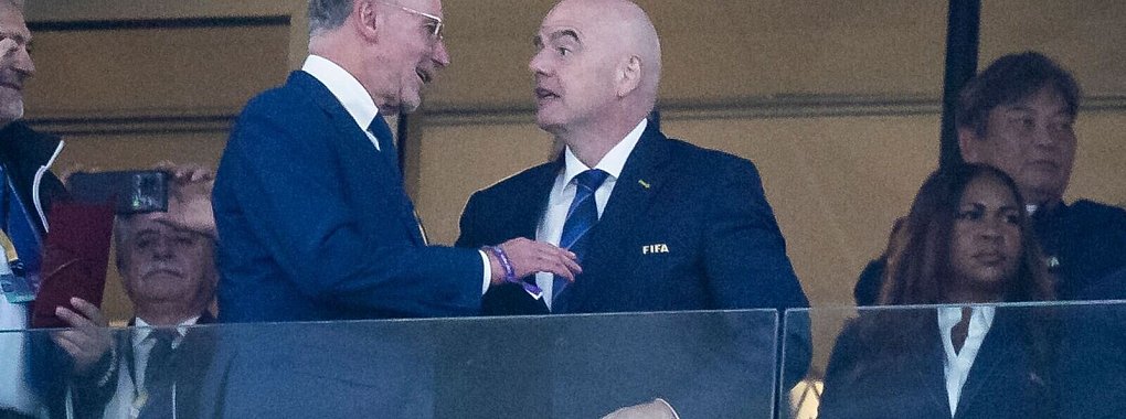 Karl-Hein Rummenigge (links) glaubt an den Erfolg der von Fifa-Präsident Gianni Infantino (rechts) gewollten Club-WM im kommenden Sommer - © Tom Weller/dpa