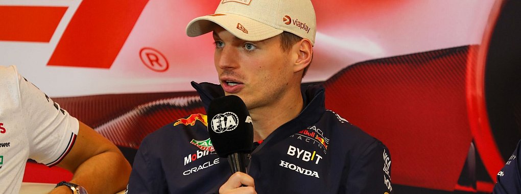 Formel-1-Weltmeister Max Verstappen bei einer Pressekonferenz in Monaco. - © Alessio De Marco/ZUMA Press Wire/dpa