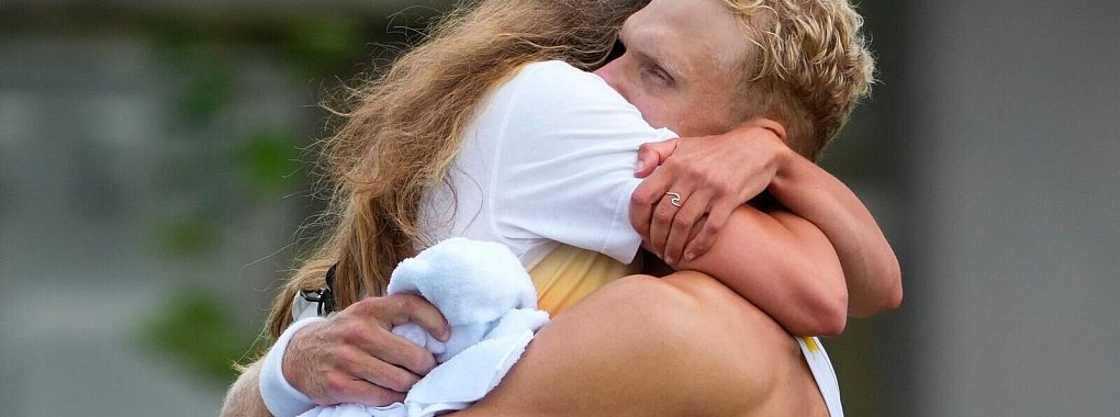 Am Ende der Triumphfahrt &uuml;bermannten Einer-Sieger Oliver Zeidler die Gef&uuml;hle. - &copy; Lindsey Wasson/AP/dpa