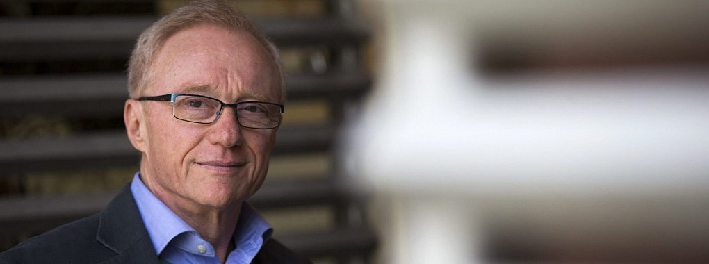 David Grossman wird für seinen Einsatz im Nahostkonflikt ausgezeichnet. - © Alejandro Garcia/EFE/EPA/dpa