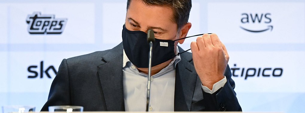 Der frühere DFL-Chef Christian Seifert erinnert sich an die Corona-Phase in der Bundesliga. - © Arne Dedert/dpa
