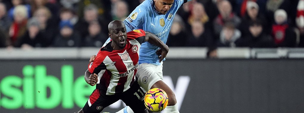 Manchester City kam beim FC Brentford nicht über ein 2:2 hinaus. - © Nick Potts/PA Wire/dpa