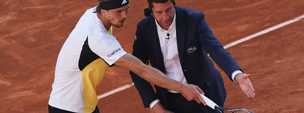 Alexander Zverev und Stuhlschiedsrichter Renaud Liechtenstein in der Diskussion. - &copy; Aurelien Morissard/AP/dpa