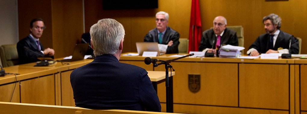 Zum Ende der mündlichen Verhandlung bekräftigte die Anklage ihre Forderung nach einer Haftstrafe für den 65-jährigen Startrainer Carlo Ancelotti. - © Manu Fernandez/AP/dpa