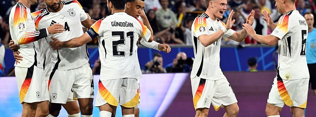 Nach der starken Leistung des DFB-Teams f&uuml;hlte sich Boris Becker f&uuml;hlt sich an die WM 2006 erinnert. - &copy; Federico Gambarini/dpa