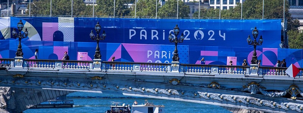 Mit einer großen Parade und Party verabschiedet Paris sich von den Olympischen Sommerspielen. - © Jens Büttner/dpa