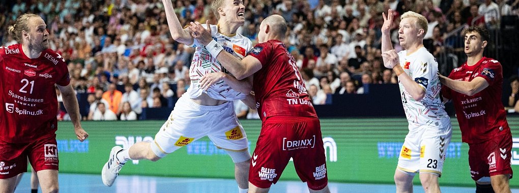 Gisli Thorgeir Kristjansson (2.v.l) konnte sich mit der Magdeburger Mannschaft nicht durchsetzen. - &copy; Marius Becker/dpa