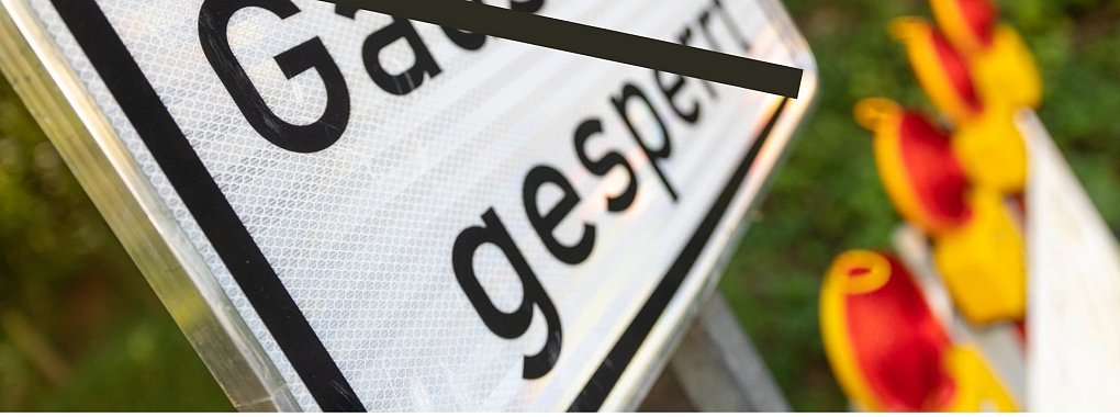 Die Gauseköte ist am Dienstagmittag wieder für den Verkehr freigegeben worden. - © Jannik Stodiek/Montage: LZ