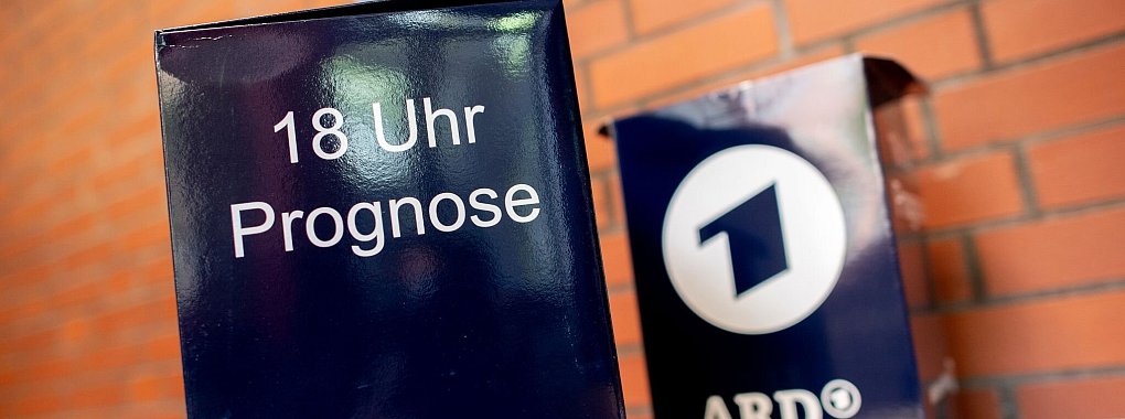 Prognosen beruhen unter anderem auf Befragungen der Wählerinnen und Wähler direkt nach der Stimmabgabe vor den Wahllokalen durch die Wahlforschungsinstitute. - © Hauke-Christian Dittrich/dpa/dpa-tmn