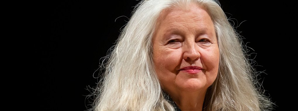 Schauspielerin Hanna Schygulla darf sich über einen besonderen Preis freuen. - © Matthias Rietschel/dpa