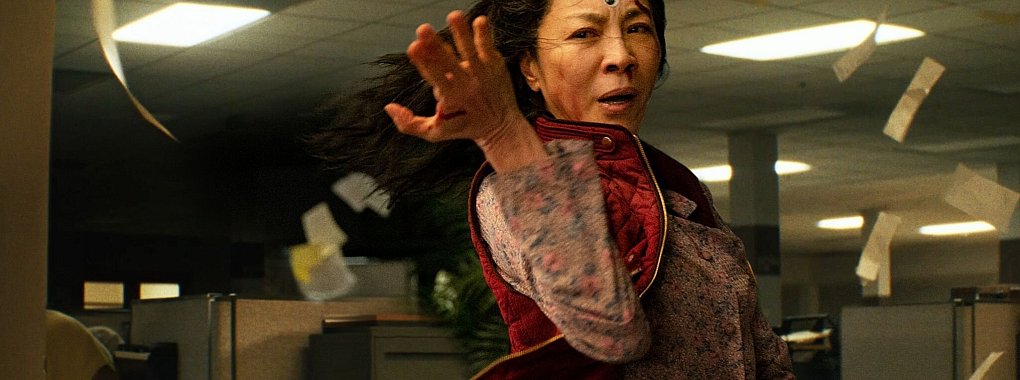 Michelle Yeoh spielt die Hauptrolle in &laquo;Everything Everywhere All at Once&raquo;. - &copy; David Bornfriend/Leonine/dpa